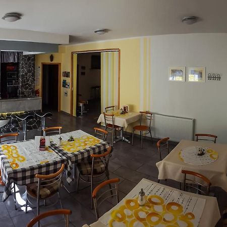 Rooms With Shared Kitchen Zver, Great For Hikers Hudajuzna Exterior foto