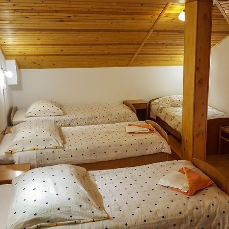 Rooms With Shared Kitchen Zver, Great For Hikers Hudajuzna Exterior foto