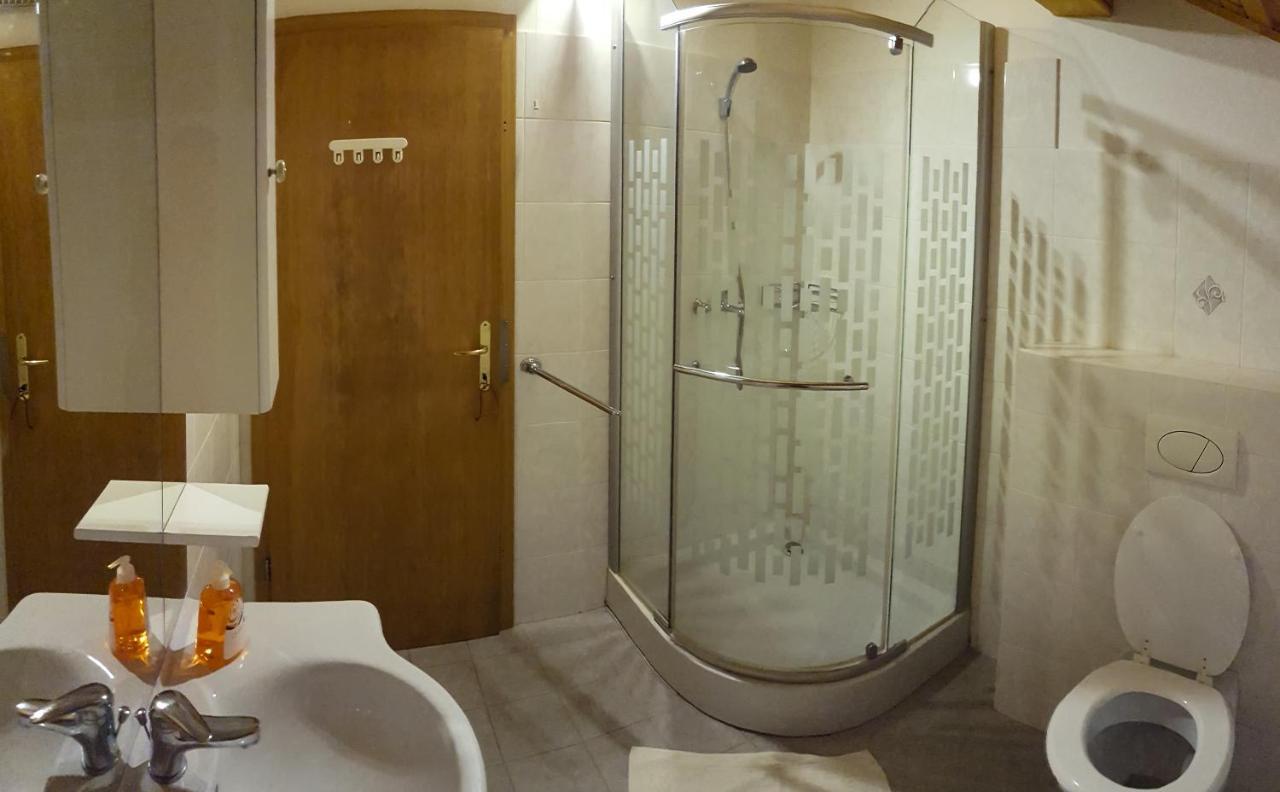 Rooms With Shared Kitchen Zver, Great For Hikers Hudajuzna Exterior foto