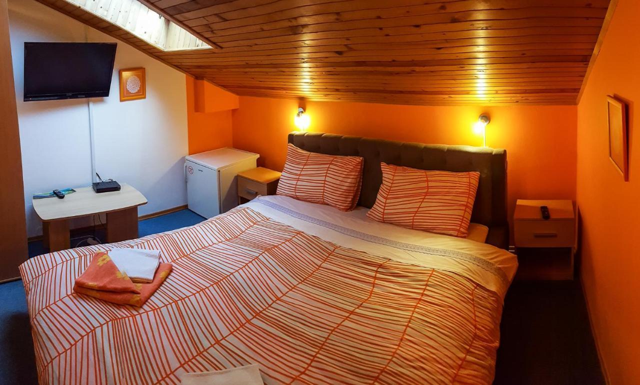 Rooms With Shared Kitchen Zver, Great For Hikers Hudajuzna Exterior foto