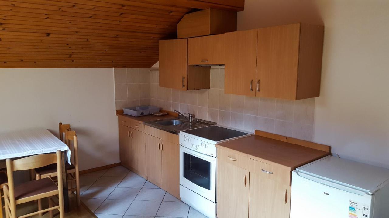Rooms With Shared Kitchen Zver, Great For Hikers Hudajuzna Exterior foto